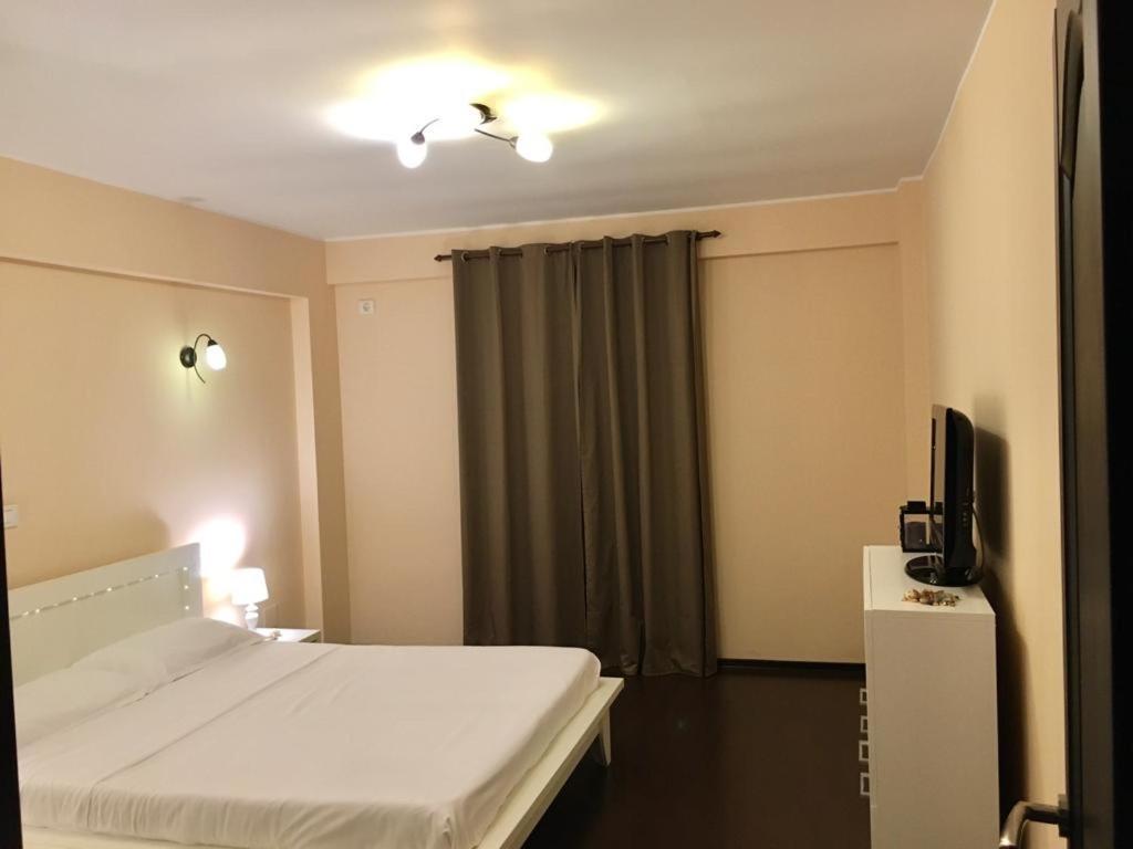 Sea Escape Apartment Мамая Екстериор снимка