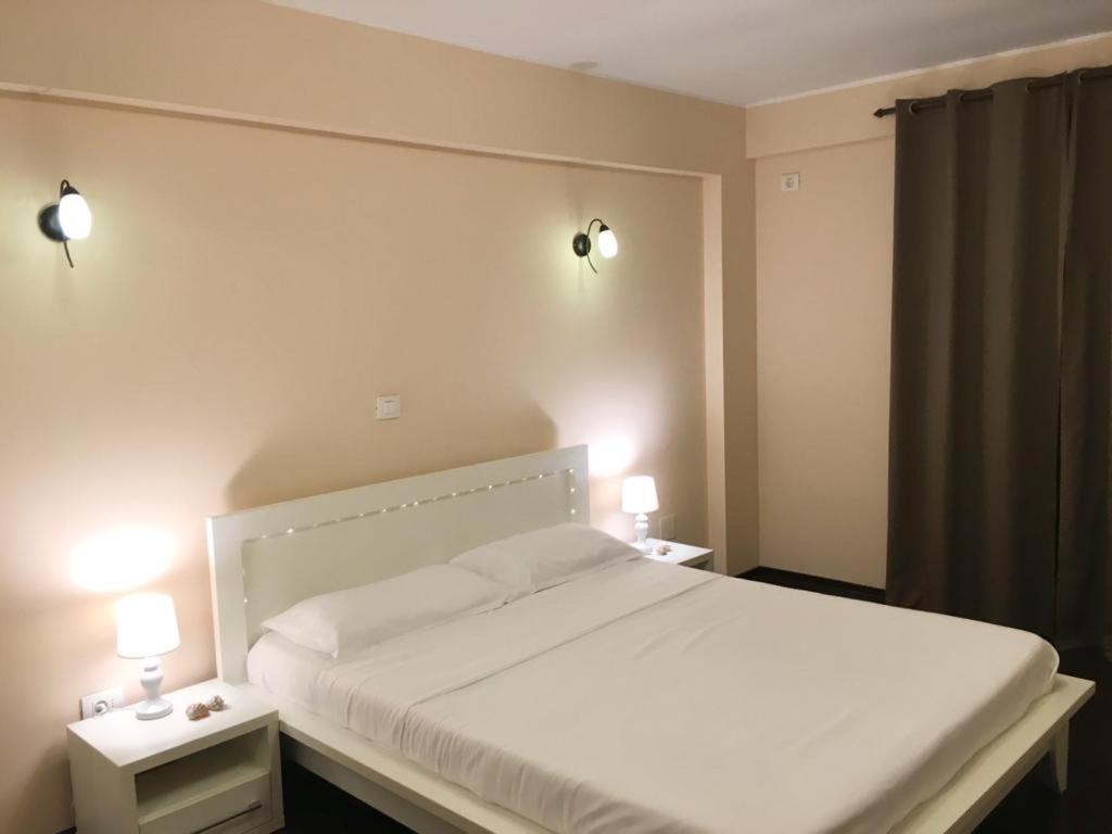 Sea Escape Apartment Мамая Екстериор снимка