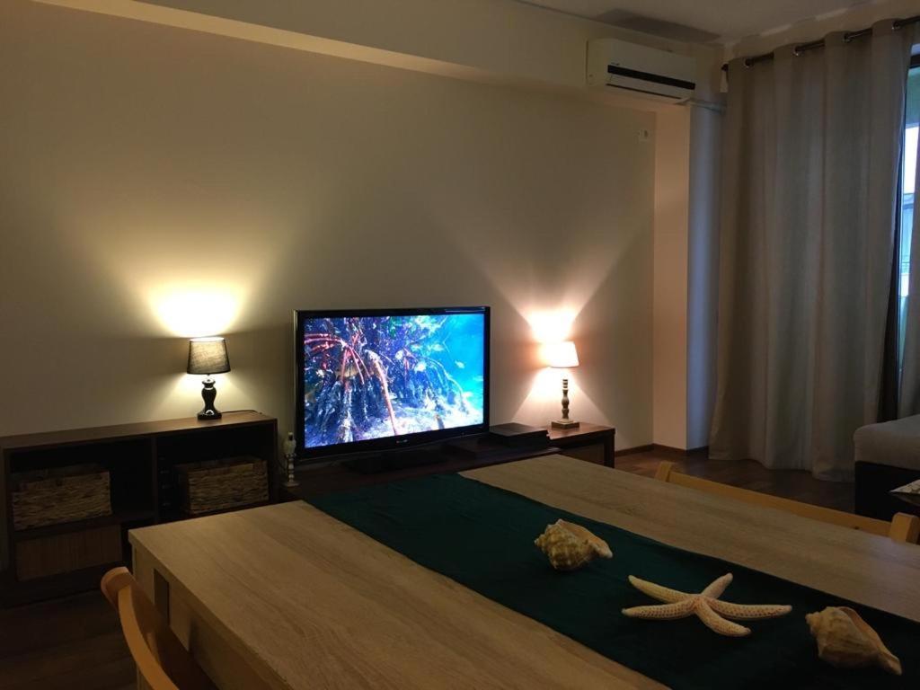 Sea Escape Apartment Мамая Екстериор снимка