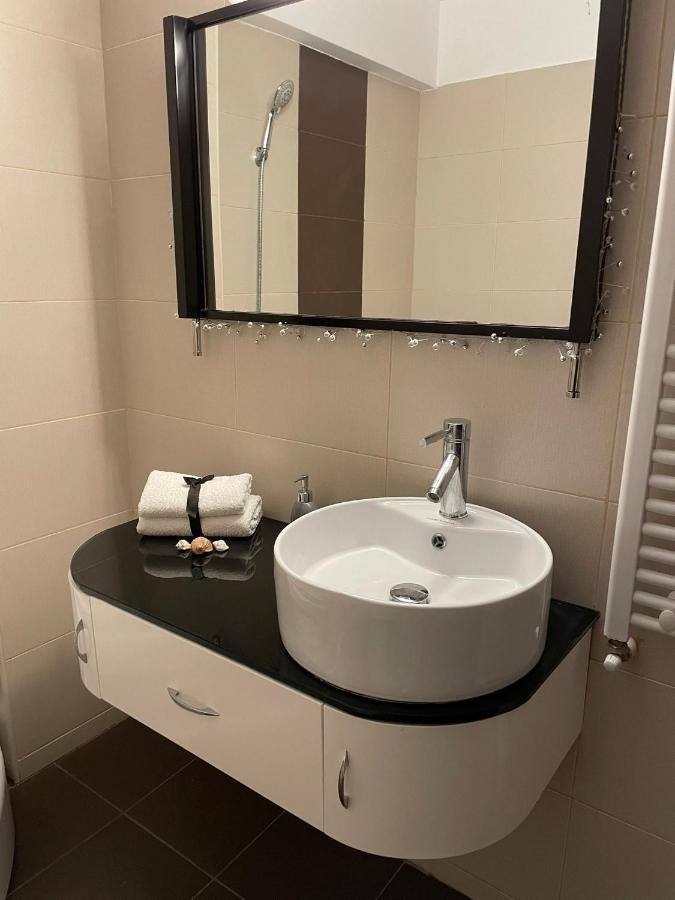 Sea Escape Apartment Мамая Екстериор снимка
